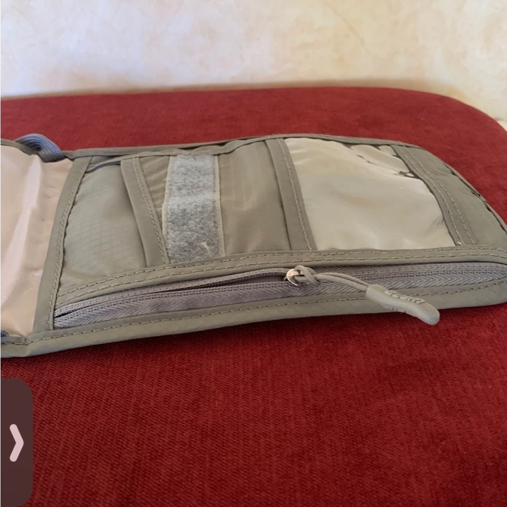 Neck Wallet/RFID Waterproof Pouch - Picture 5 of 9